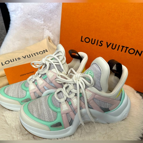 Louis Vuitton Archlight in Rose Clair - Picture 1 of 7